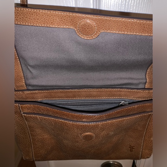 🤎FRYE Reed Flap Leather Crossbody🤎 - Picture 2 of 5
